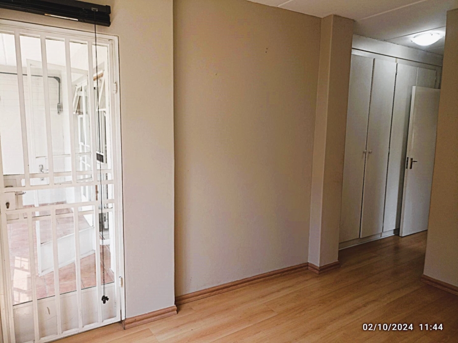 2 Bedroom Property for Sale in Sonneglans Gauteng