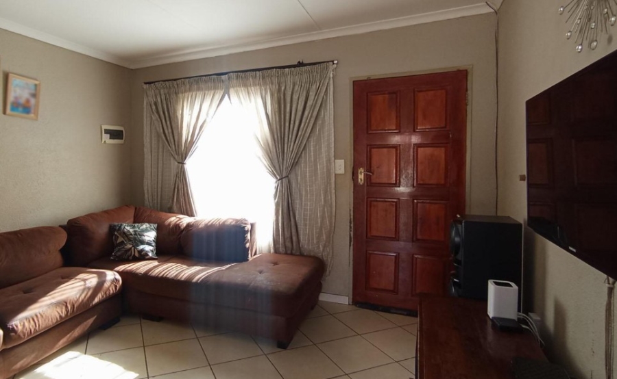 3 Bedroom Property for Sale in Rosslyn Gauteng