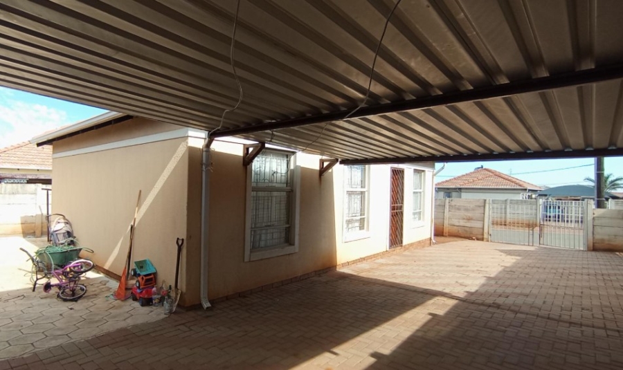 3 Bedroom Property for Sale in Rosslyn Gauteng