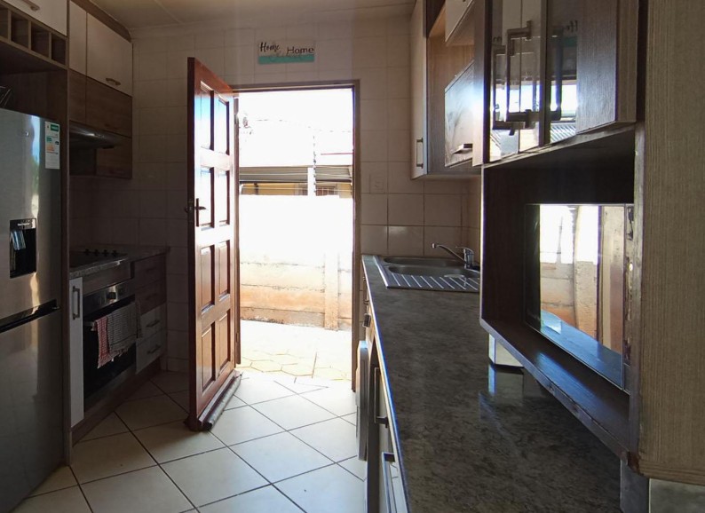 3 Bedroom Property for Sale in Rosslyn Gauteng