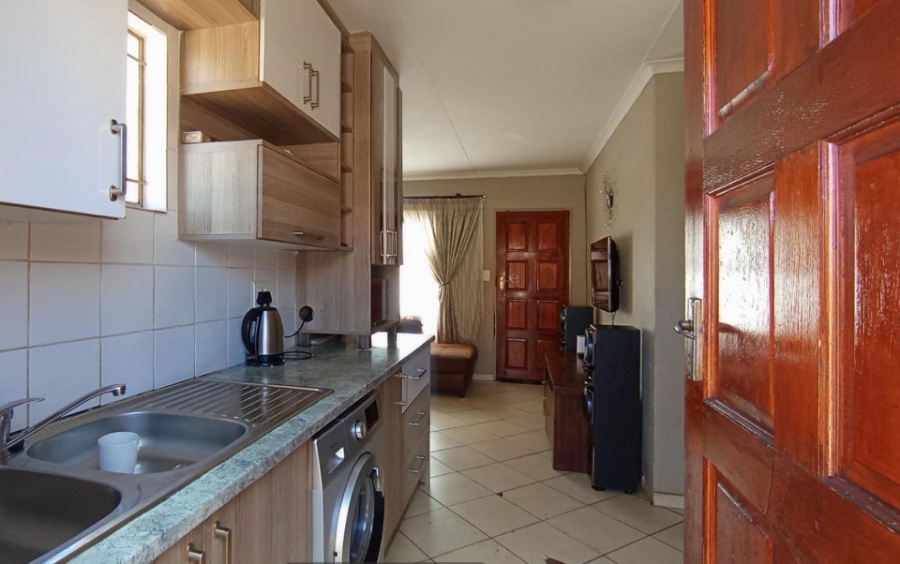 3 Bedroom Property for Sale in Rosslyn Gauteng
