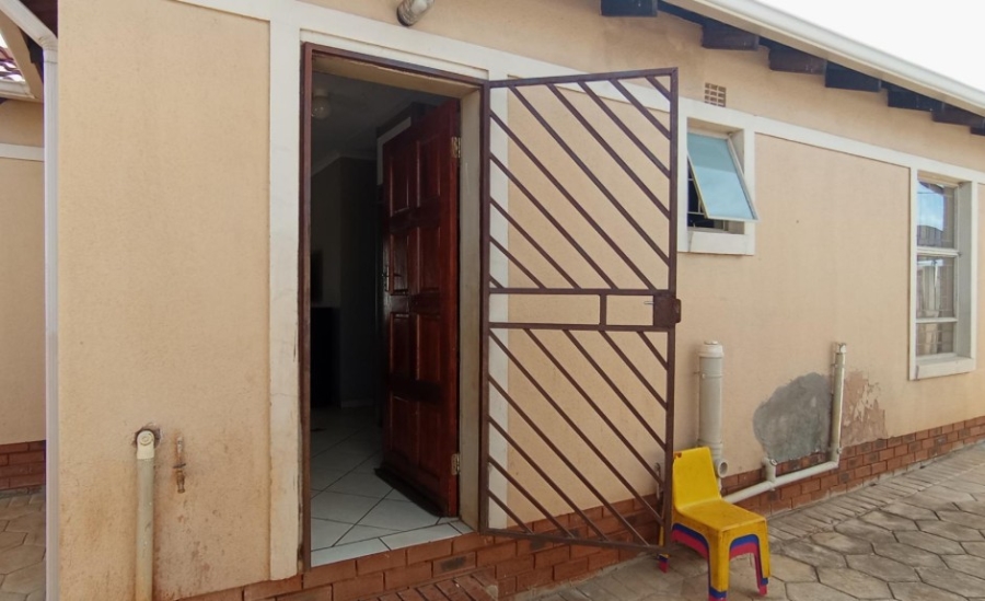 3 Bedroom Property for Sale in Rosslyn Gauteng