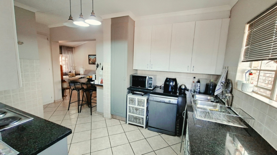 2 Bedroom Property for Sale in Olympus AH Gauteng