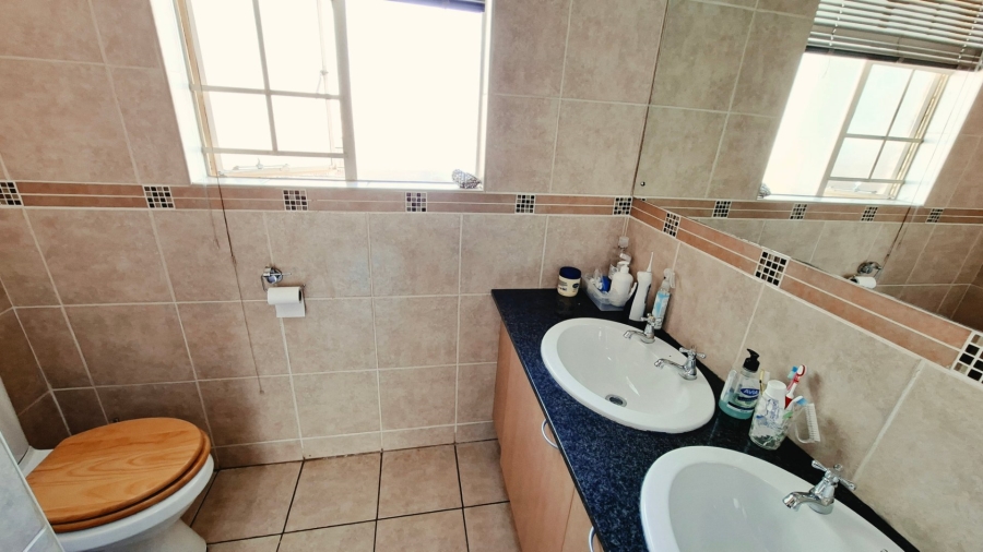 2 Bedroom Property for Sale in Olympus AH Gauteng