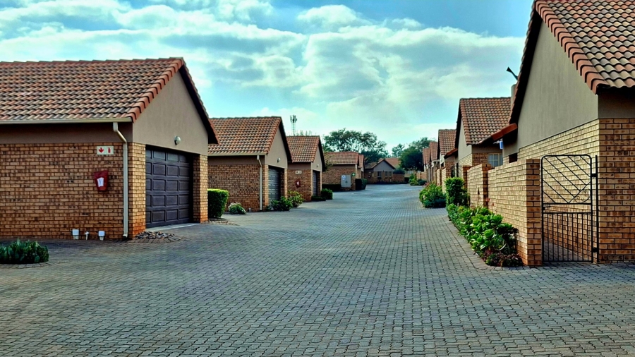 2 Bedroom Property for Sale in Olympus AH Gauteng