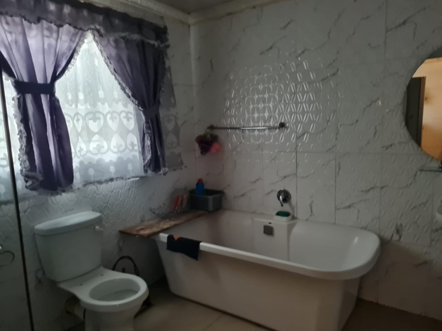 To Let 2 Bedroom Property for Rent in Moroka Gauteng