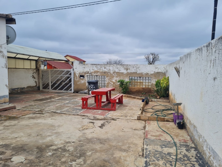 To Let 2 Bedroom Property for Rent in Moroka Gauteng