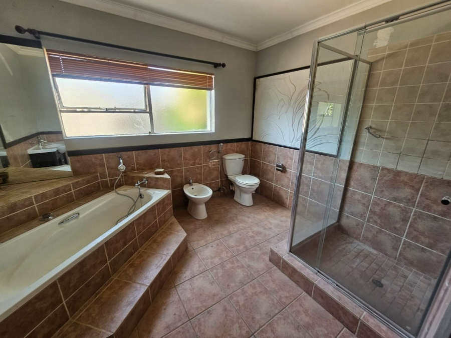 To Let 4 Bedroom Property for Rent in Eldoraigne Gauteng