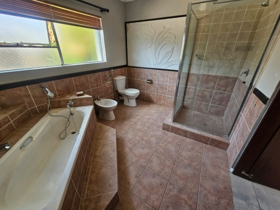 To Let 4 Bedroom Property for Rent in Eldoraigne Gauteng