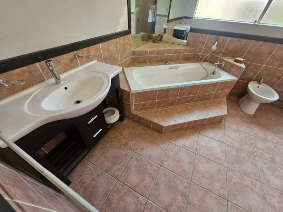 To Let 4 Bedroom Property for Rent in Eldoraigne Gauteng