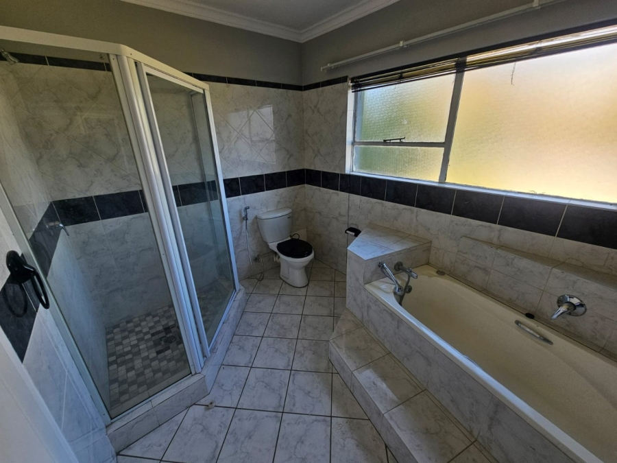 To Let 4 Bedroom Property for Rent in Eldoraigne Gauteng