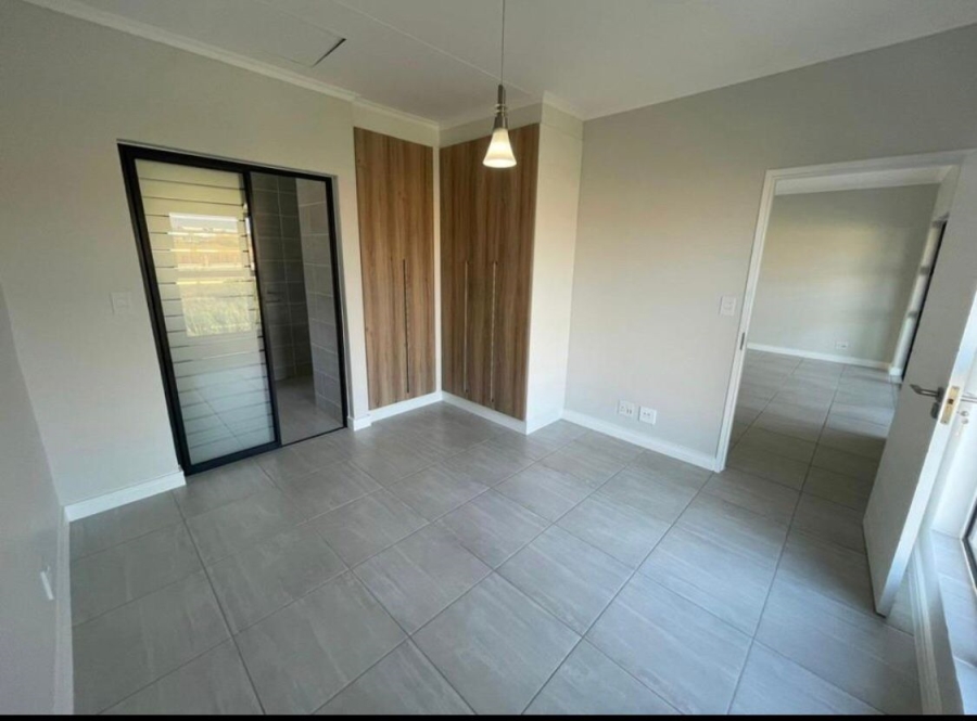 To Let 1 Bedroom Property for Rent in Waterfall Country Estate Gauteng
