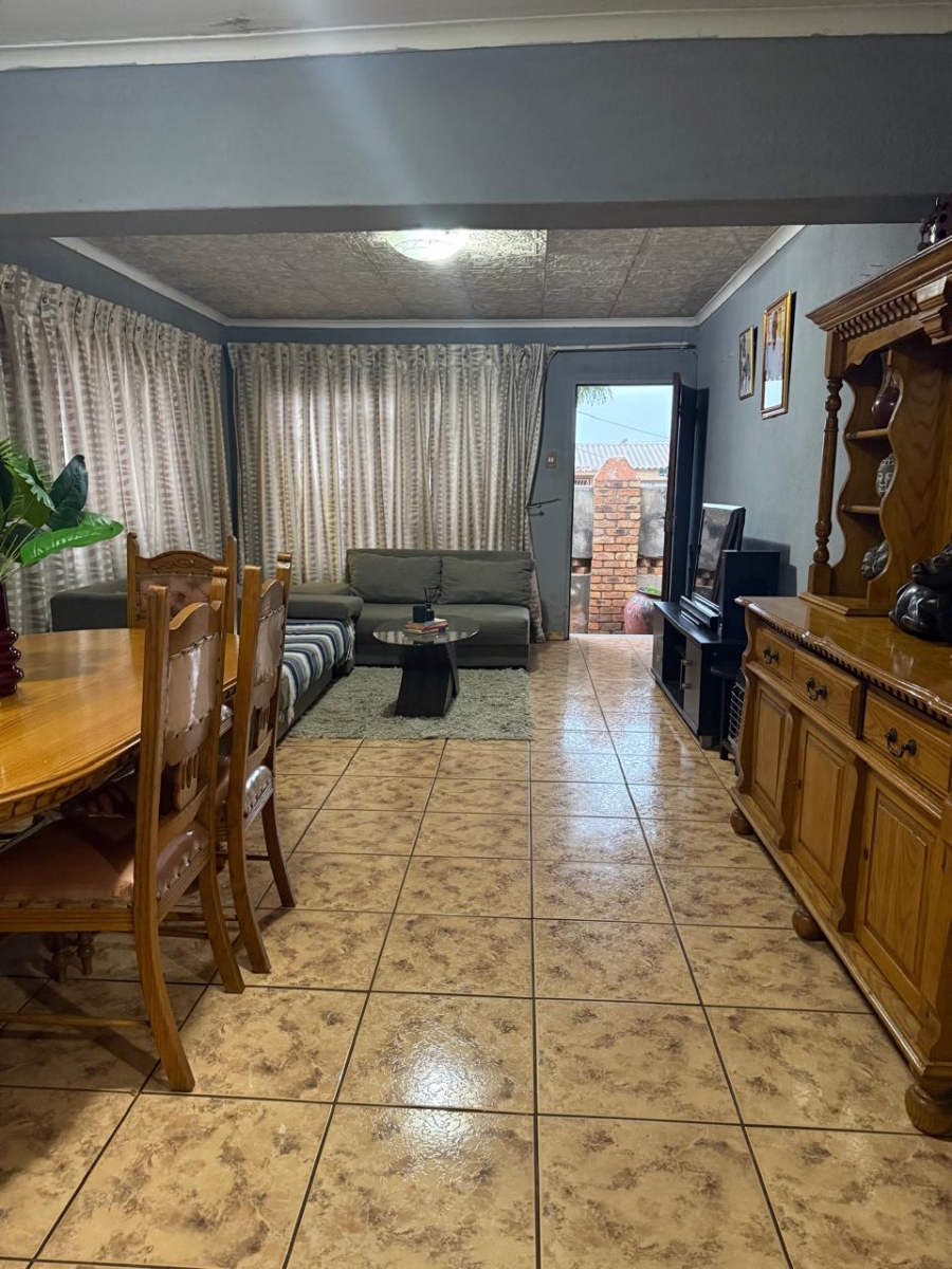 2 Bedroom Property for Sale in Tsakane Gauteng