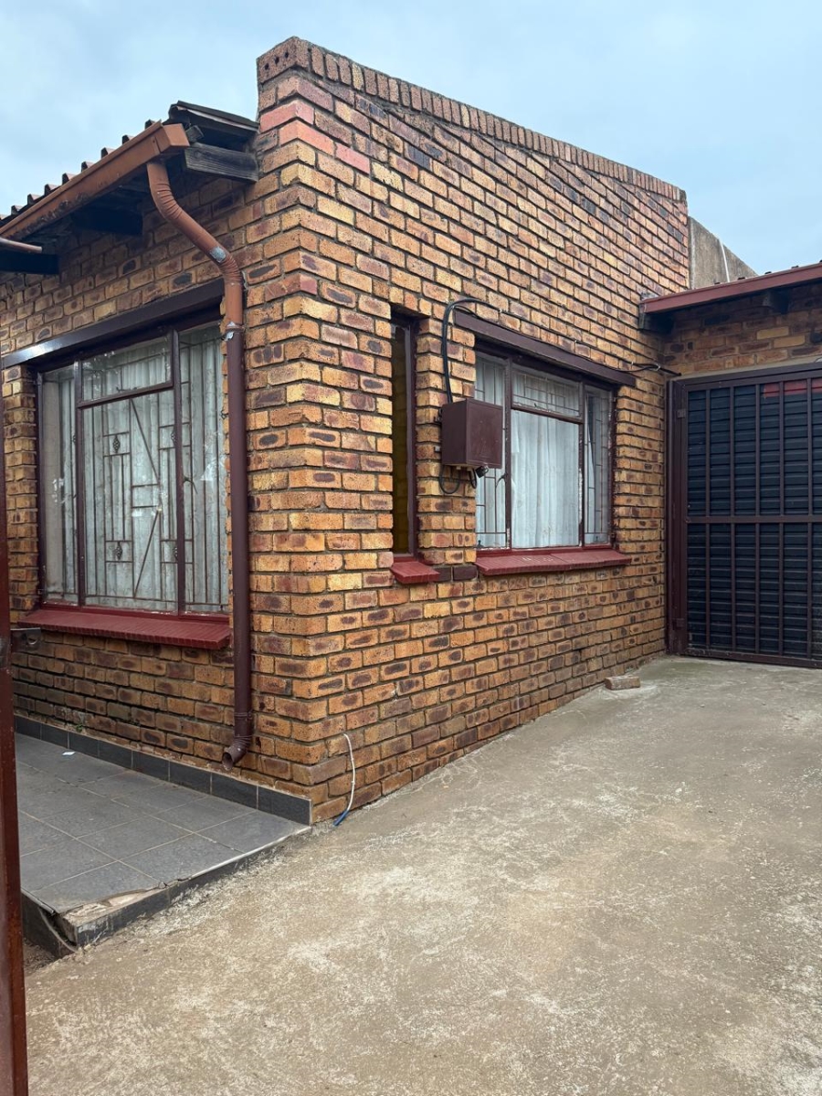 2 Bedroom Property for Sale in Tsakane Gauteng