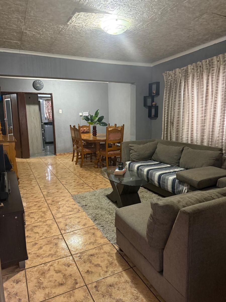 2 Bedroom Property for Sale in Tsakane Gauteng