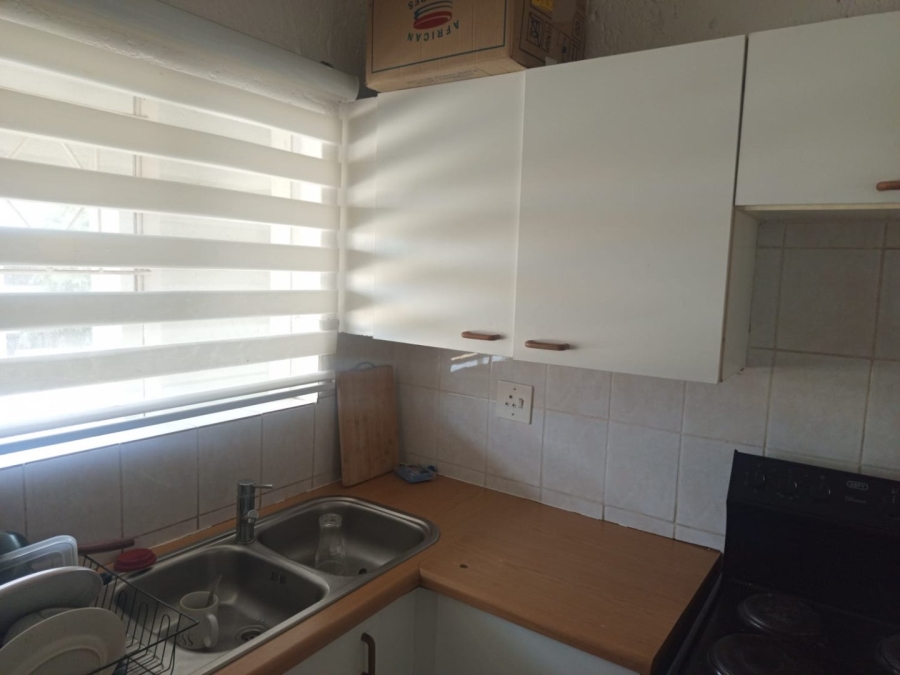 To Let 2 Bedroom Property for Rent in Vorna Valley Gauteng
