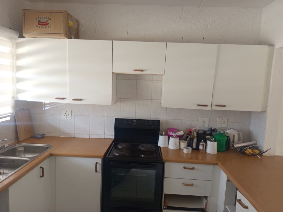 To Let 2 Bedroom Property for Rent in Vorna Valley Gauteng