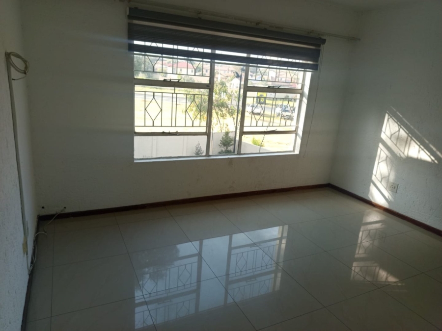 To Let 2 Bedroom Property for Rent in Vorna Valley Gauteng