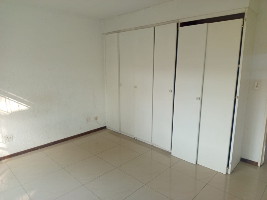 To Let 2 Bedroom Property for Rent in Vorna Valley Gauteng