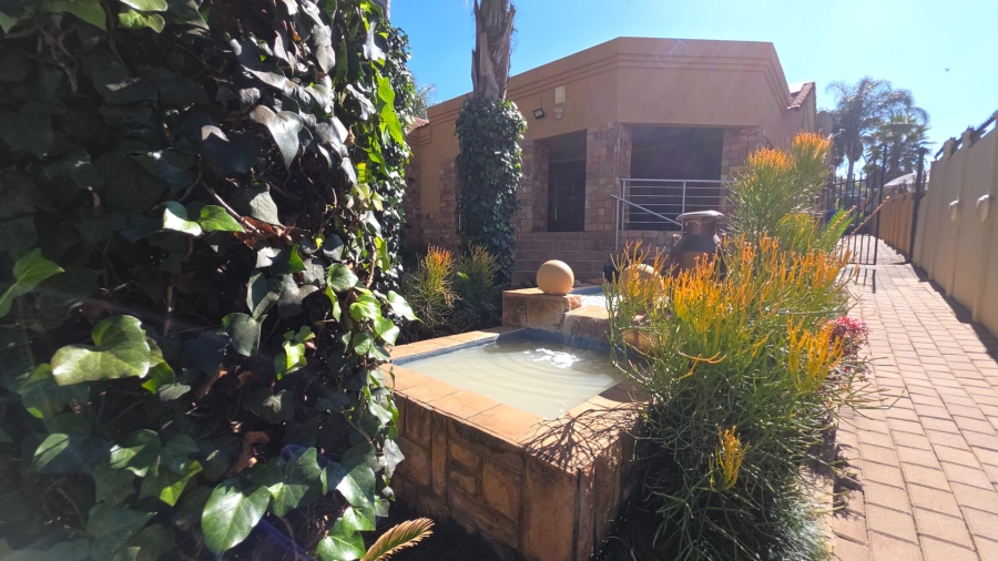  Bedroom Property for Sale in Erasmia Gauteng