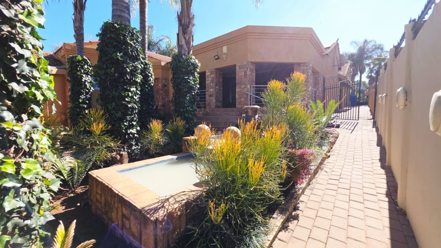  Bedroom Property for Sale in Erasmia Gauteng