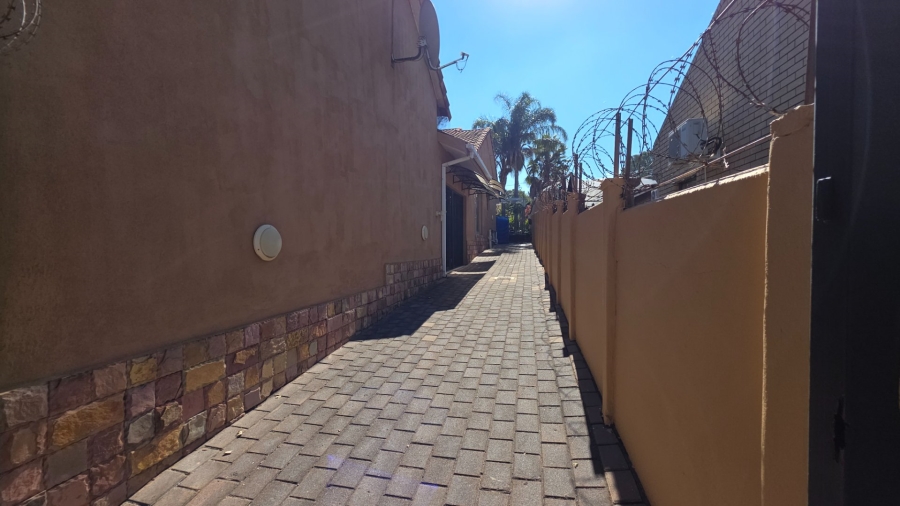  Bedroom Property for Sale in Erasmia Gauteng