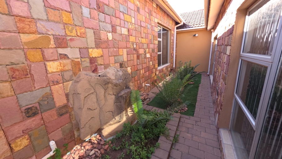  Bedroom Property for Sale in Erasmia Gauteng