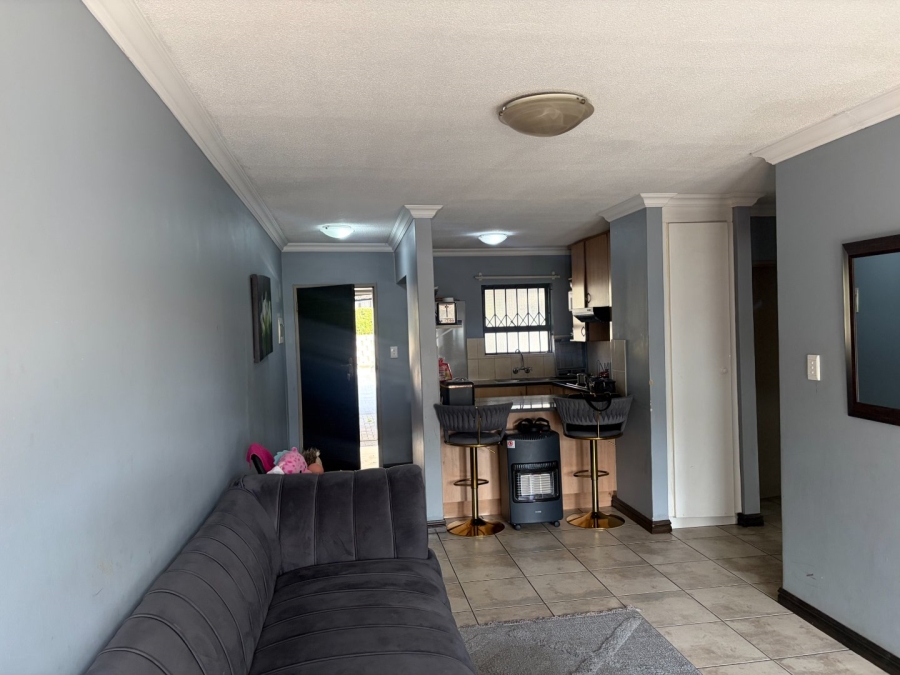 To Let 2 Bedroom Property for Rent in Grand Central Gauteng