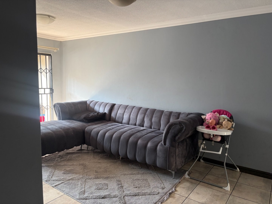 To Let 2 Bedroom Property for Rent in Grand Central Gauteng