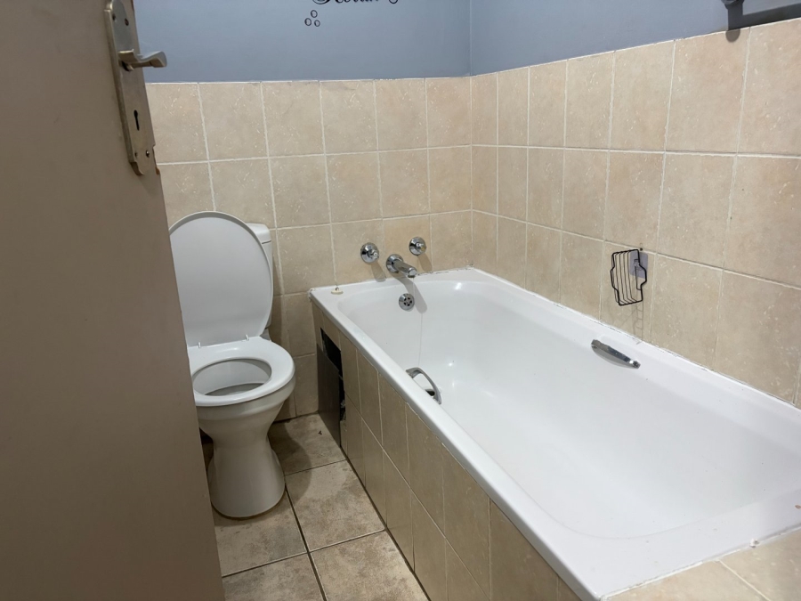 To Let 2 Bedroom Property for Rent in Grand Central Gauteng