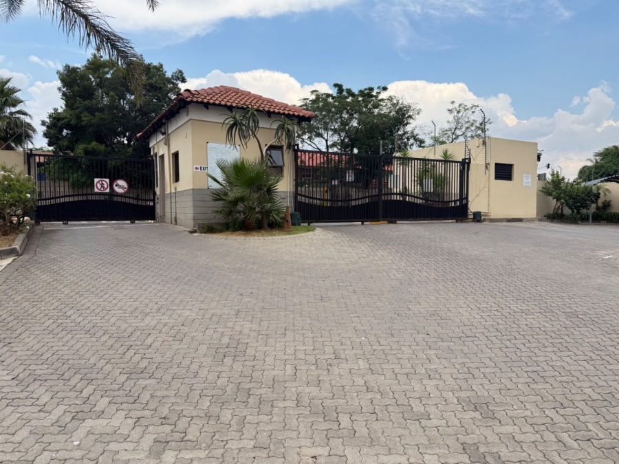 To Let 2 Bedroom Property for Rent in Grand Central Gauteng