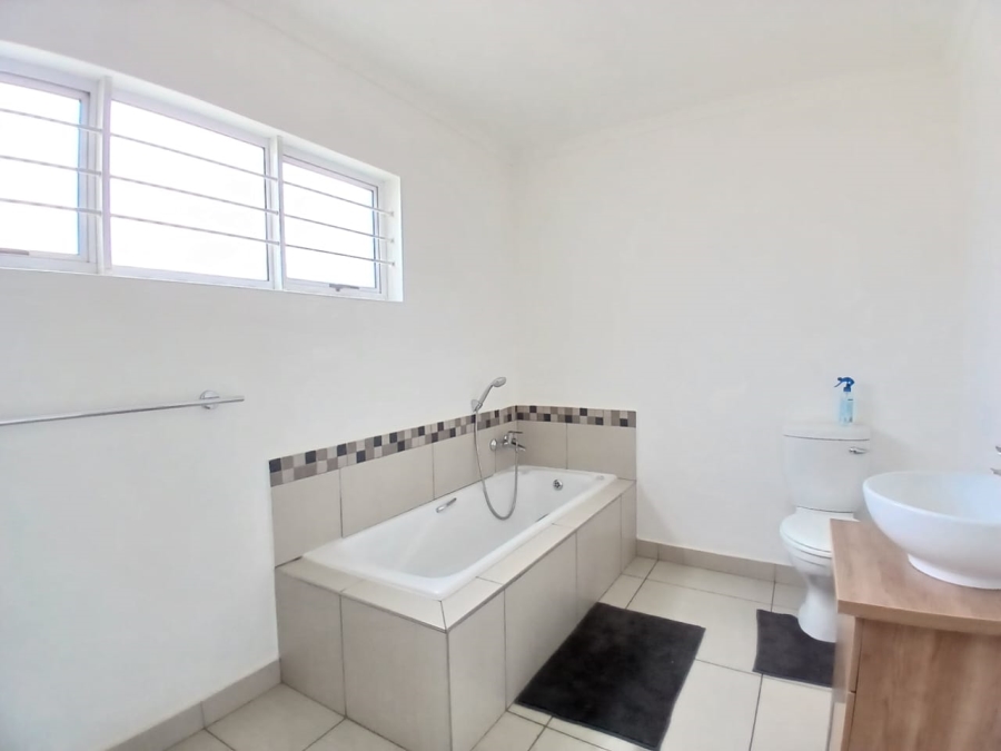 To Let 3 Bedroom Property for Rent in Blue Hills Gauteng