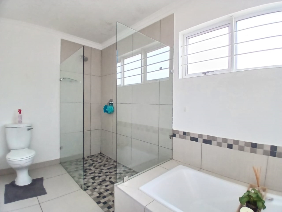 To Let 3 Bedroom Property for Rent in Blue Hills Gauteng