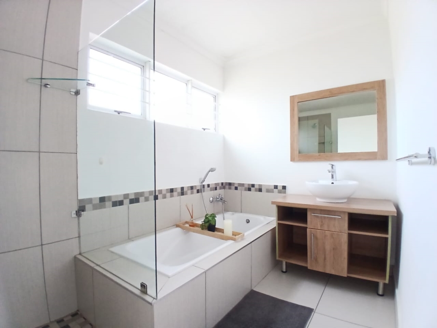To Let 3 Bedroom Property for Rent in Blue Hills Gauteng