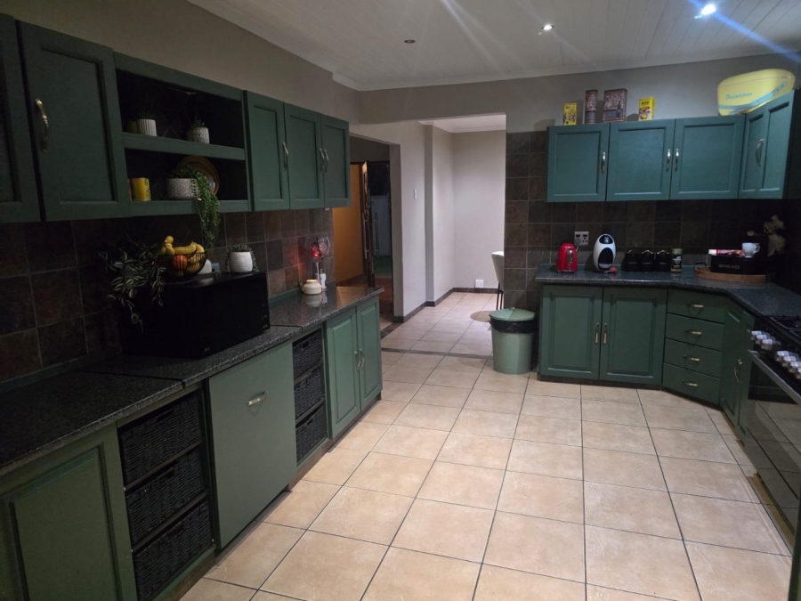 4 Bedroom Property for Sale in Sinoville Gauteng