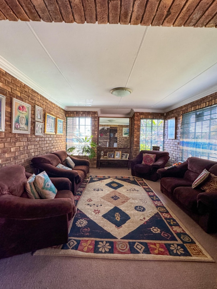 5 Bedroom Property for Sale in Montana Park Gauteng