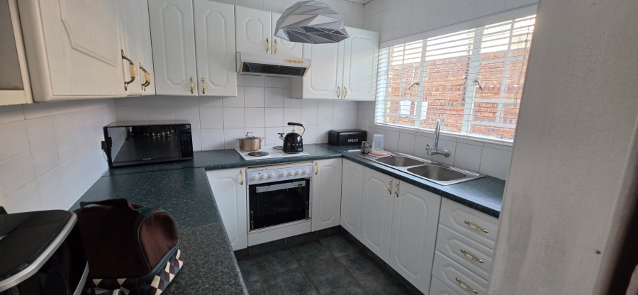 2 Bedroom Property for Sale in Magalieskruin Gauteng