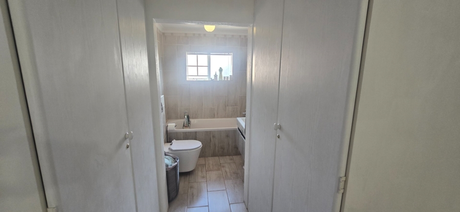 2 Bedroom Property for Sale in Magalieskruin Gauteng