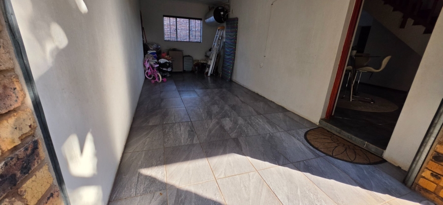 2 Bedroom Property for Sale in Magalieskruin Gauteng
