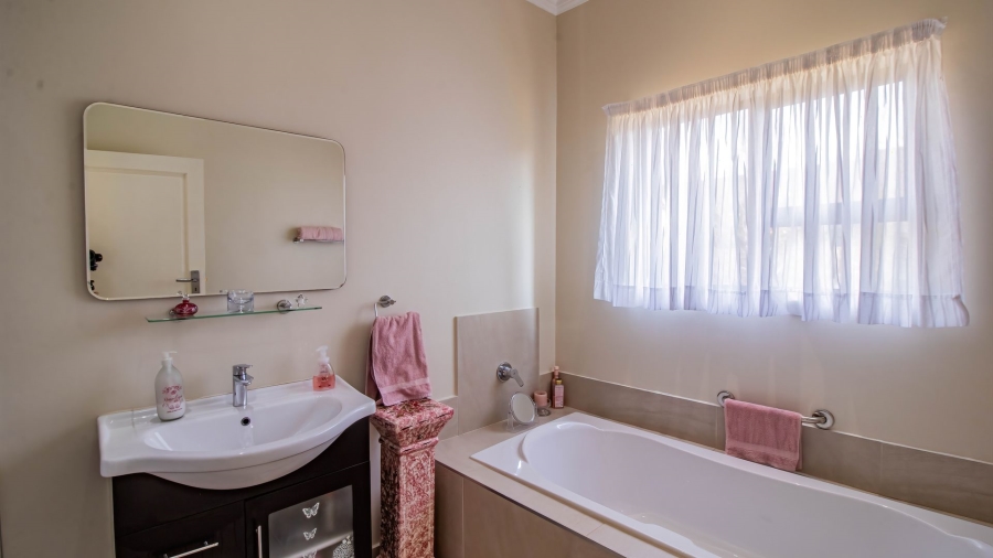 4 Bedroom Property for Sale in Blue Saddle Ranches Gauteng