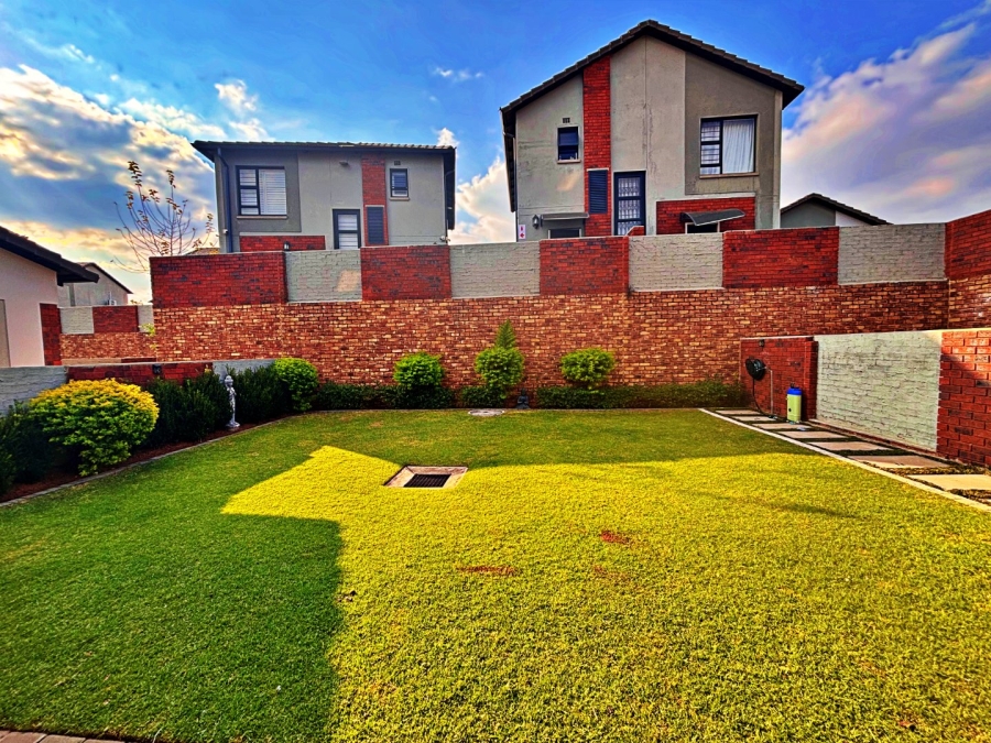 To Let 3 Bedroom Property for Rent in Amberfield Gauteng