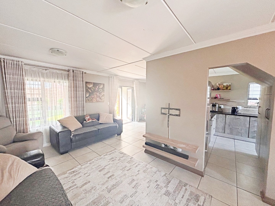To Let 3 Bedroom Property for Rent in Amberfield Gauteng