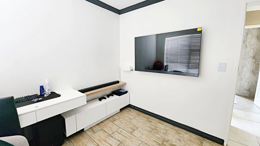 To Let 3 Bedroom Property for Rent in Amberfield Gauteng