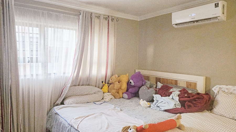To Let 3 Bedroom Property for Rent in Amberfield Gauteng