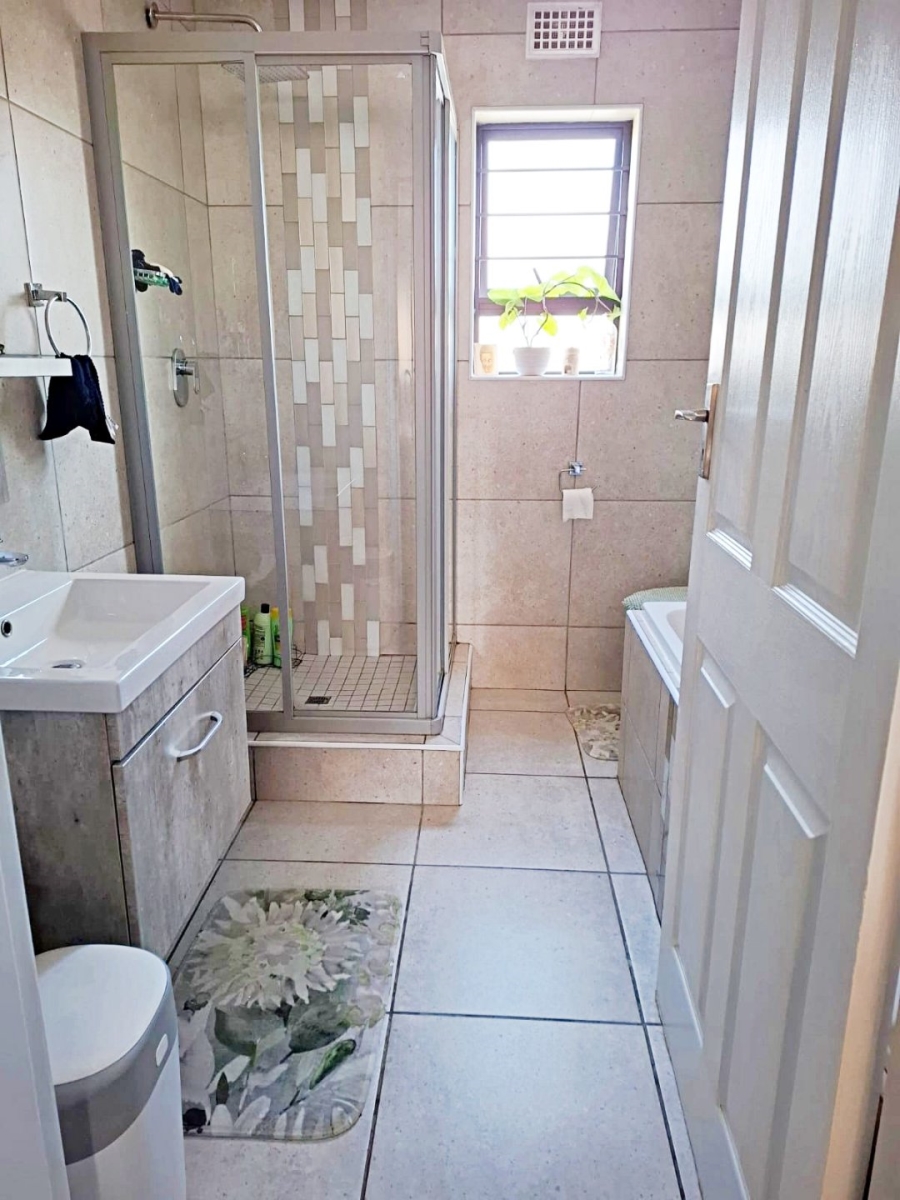 To Let 3 Bedroom Property for Rent in Amberfield Gauteng