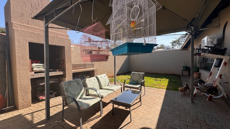 2 Bedroom Property for Sale in Three Rivers Proper Gauteng