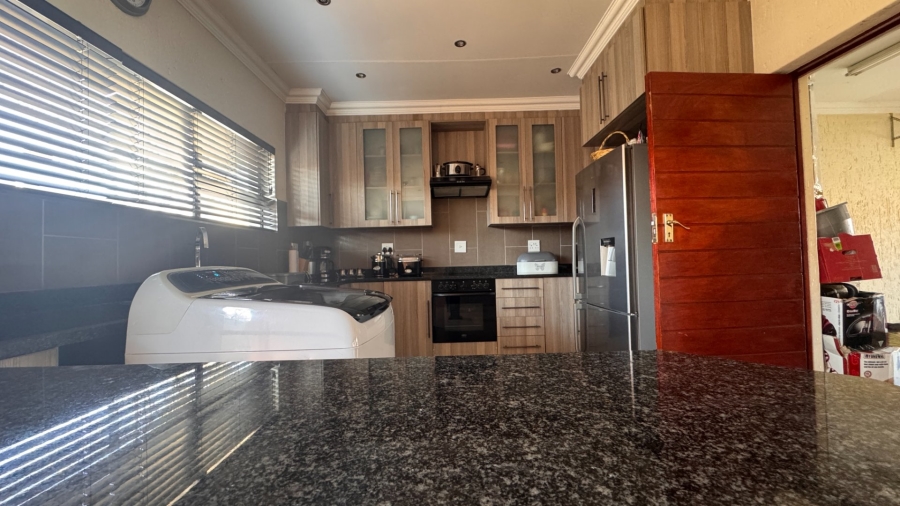 2 Bedroom Property for Sale in Three Rivers Proper Gauteng