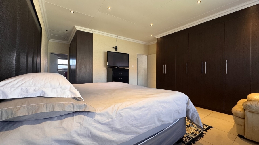 2 Bedroom Property for Sale in Three Rivers Proper Gauteng