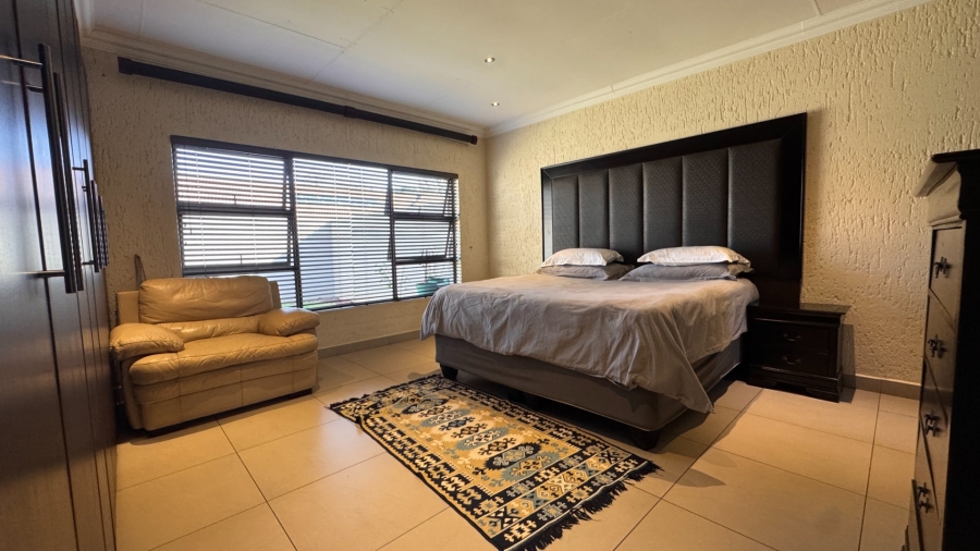 2 Bedroom Property for Sale in Three Rivers Proper Gauteng