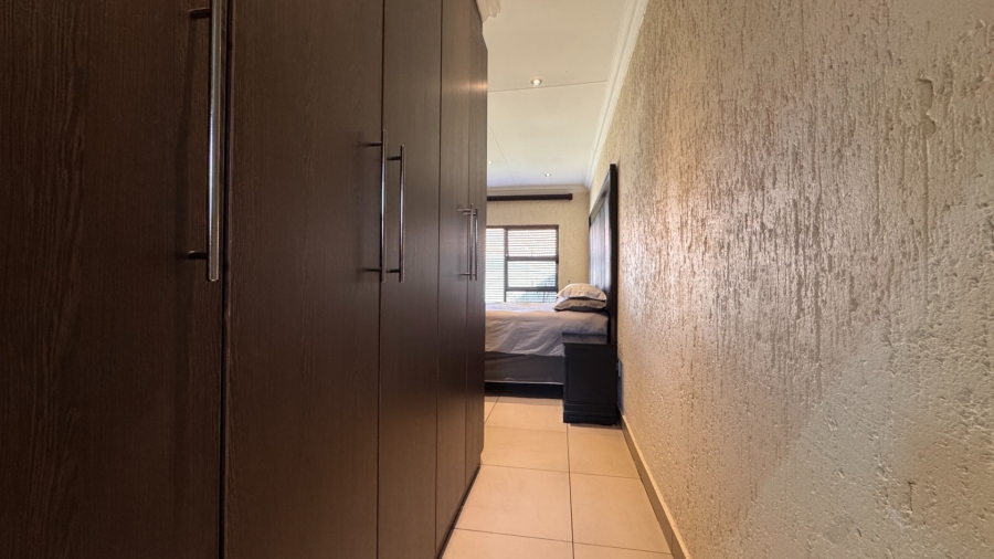 2 Bedroom Property for Sale in Three Rivers Proper Gauteng